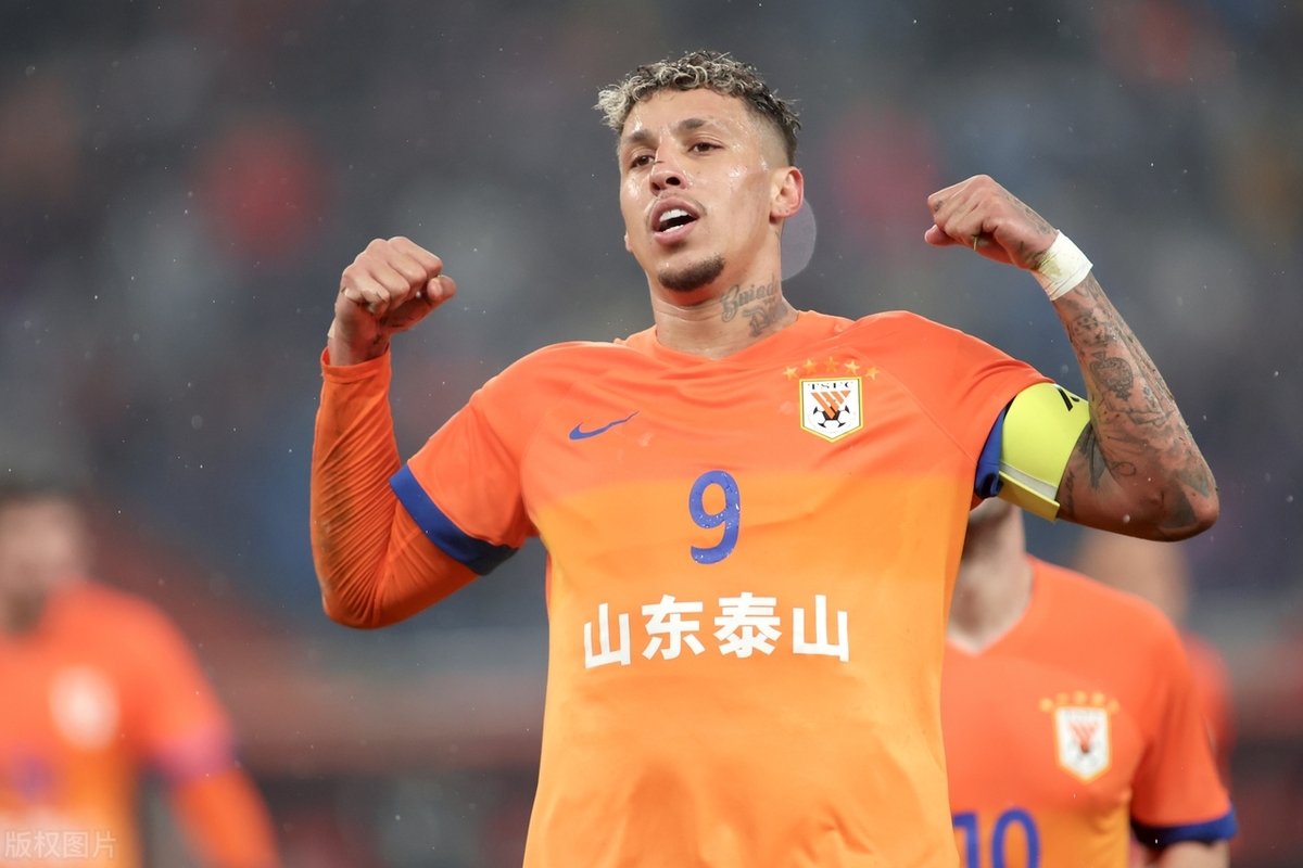 包含上海上港赢得关键一战，稳固领先优势的词条