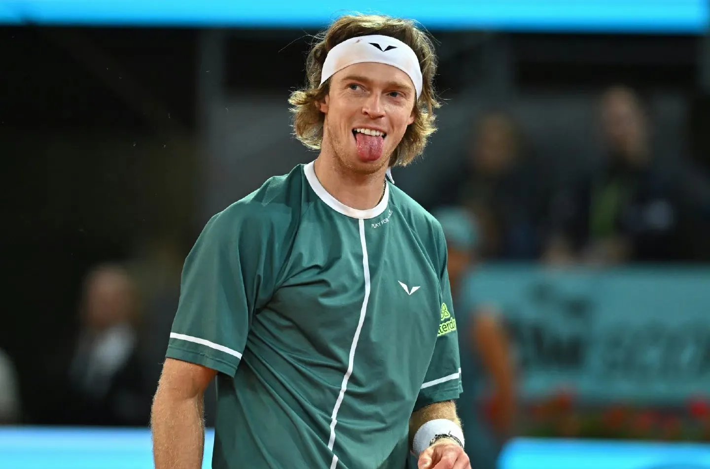 包含摩纳哥老兵展现射术，荣膺本轮最佳球员的词条